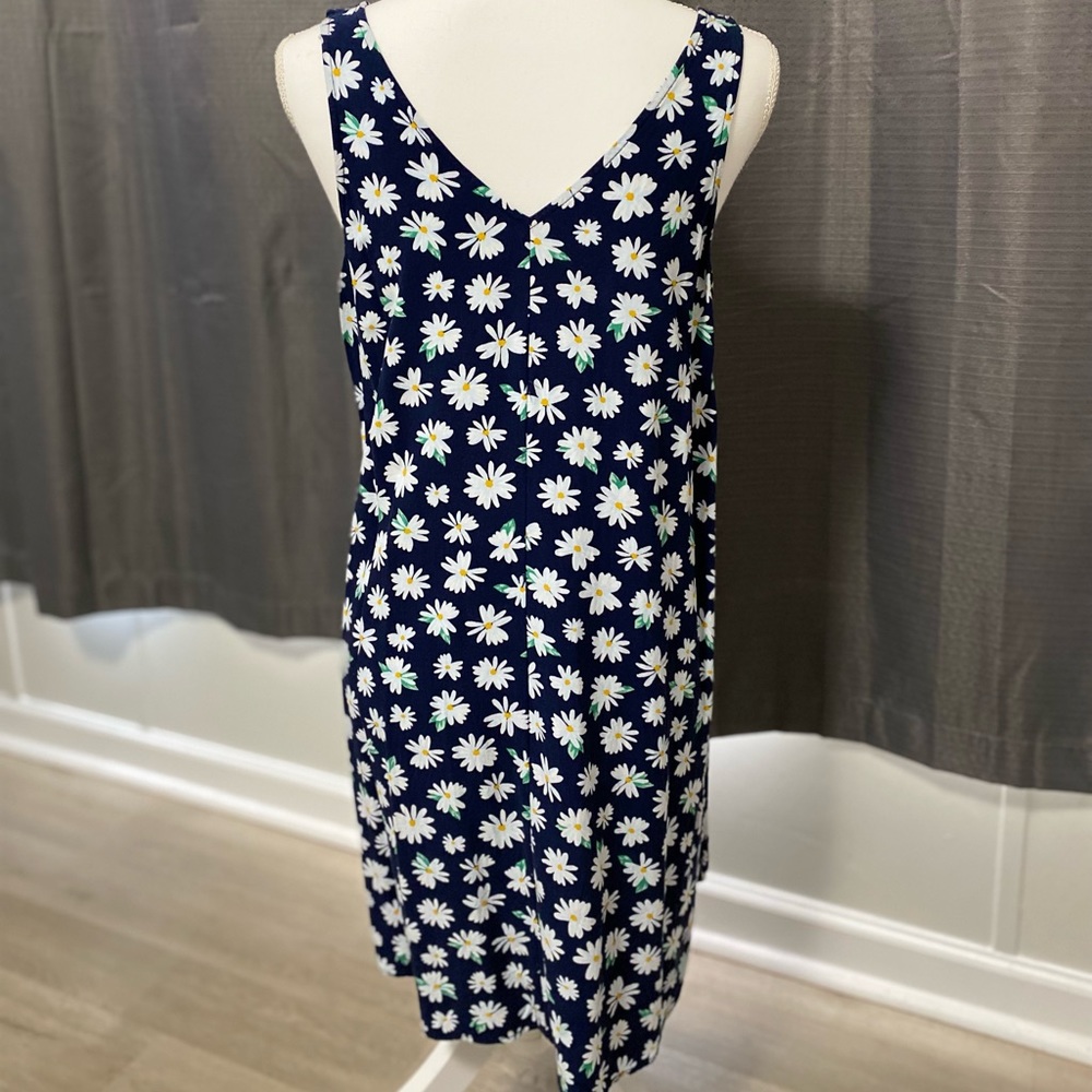 Old Navy size M daisy dress